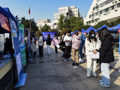 关于举办2024届秋季校园专场招聘会 必威体育官网专场